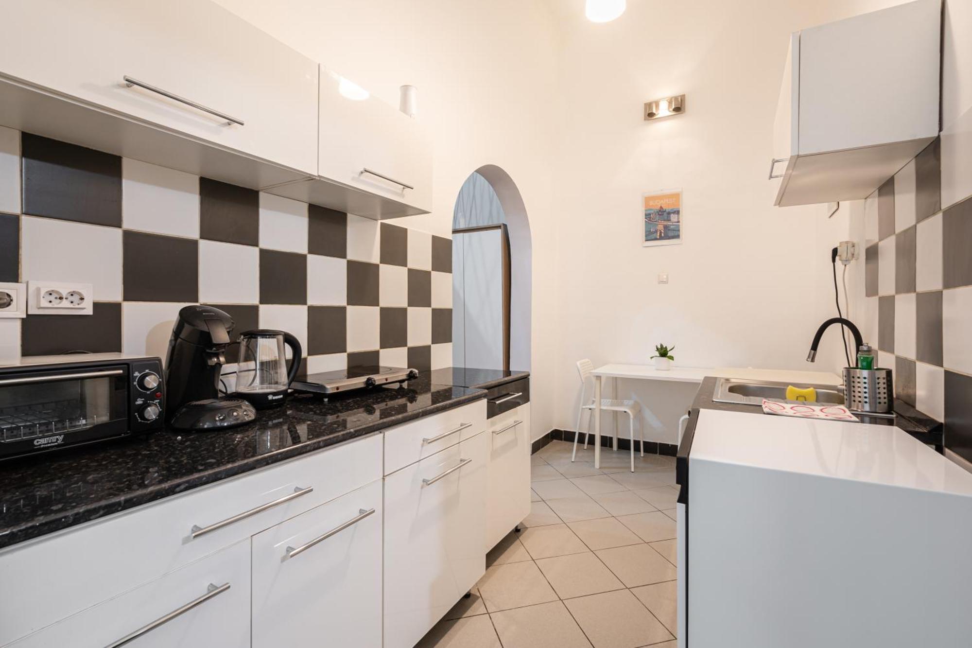 Affordable Heroes' Square Residence Budapest Exterior photo