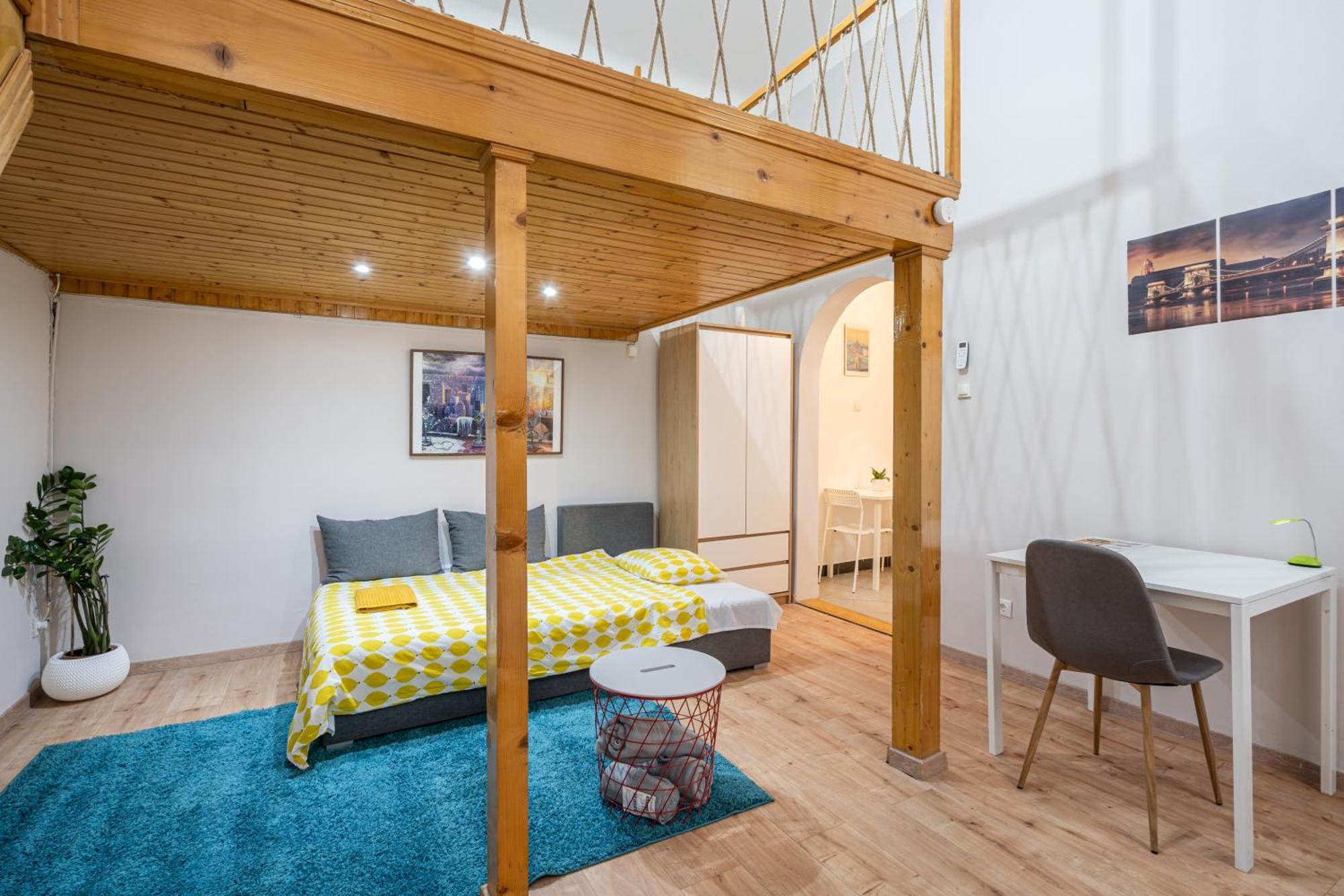 Affordable Heroes' Square Residence Budapest Exterior photo